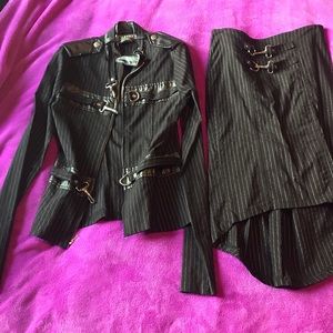 LIP SERVICE SMALL 2 pc GOTHIC DOM